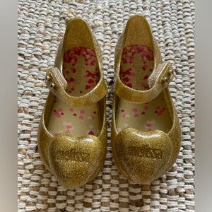 Mini Melissa Size 6 toddler girls shoes 
Gold glitter heart